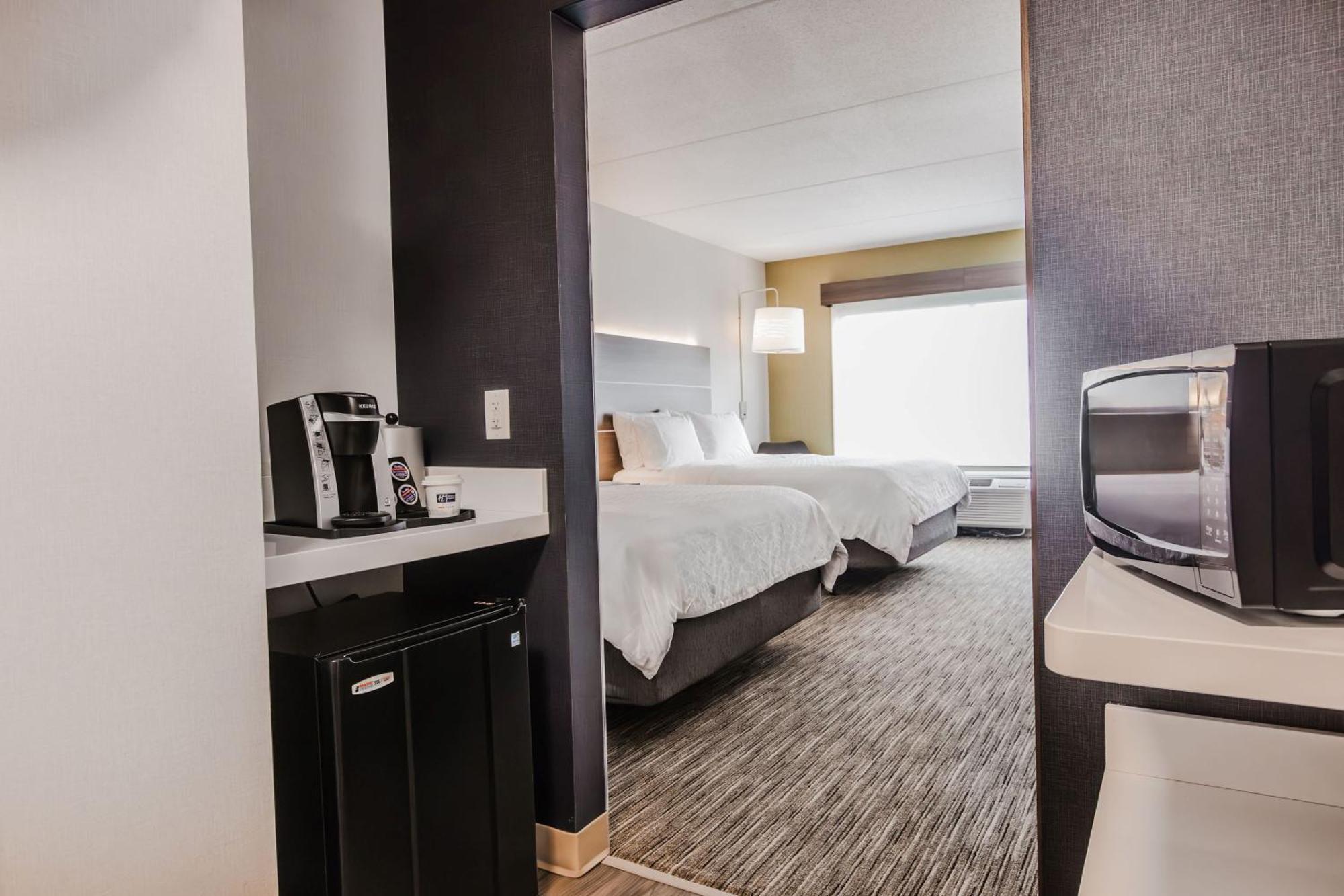 Express & - 3* Welland