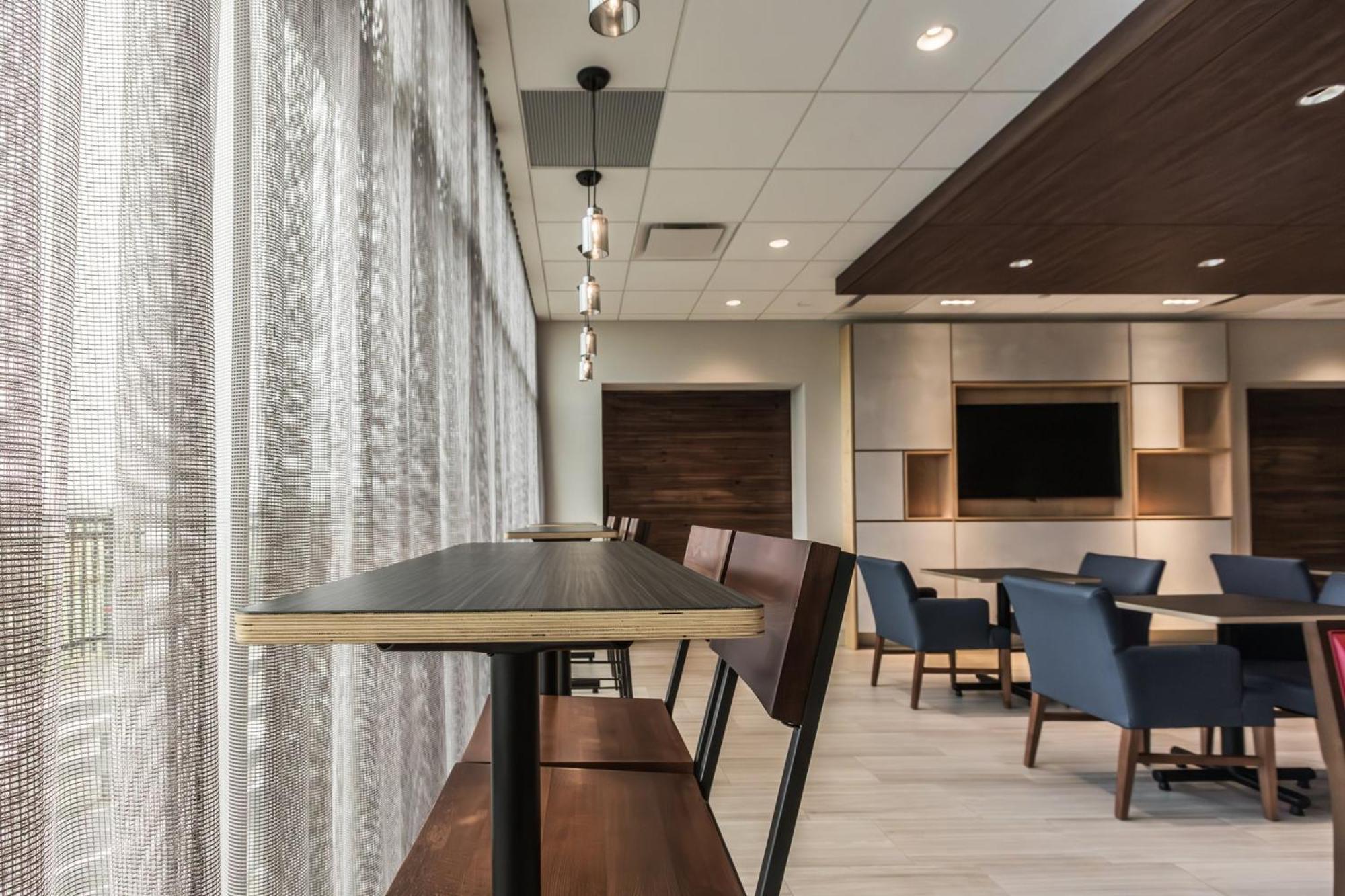 Hotel Express & -